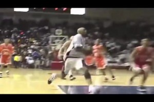 穿越全場，一條龍暴扣！高中時(shí)期的科比是這么打球的